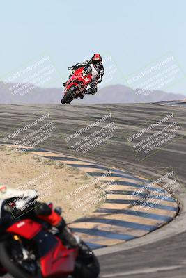 media/Dec-01-2025-Moto Forza (Mon) [[2daa91e15f]]/2-Intermediate Group/Session 2 (Turns 9 and 10)/